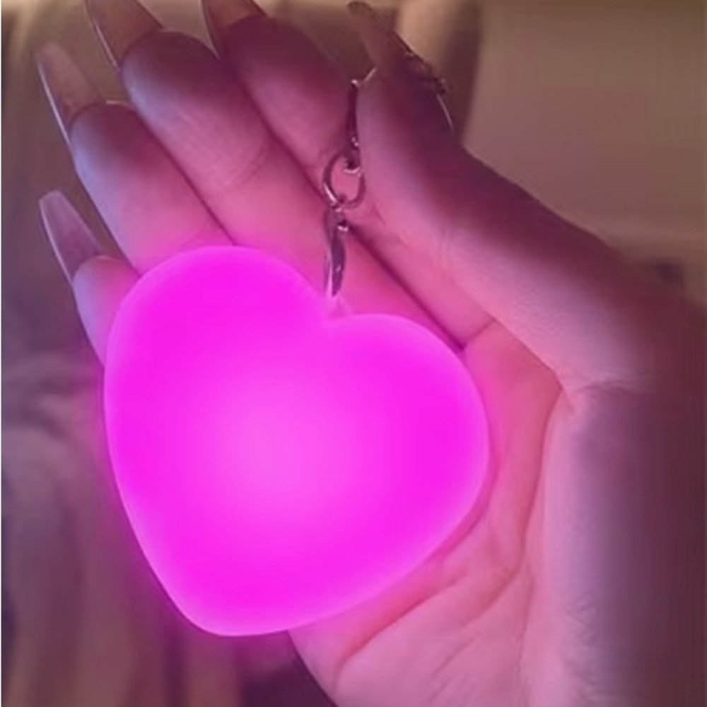 PINK LIGHT UP HEART BAG CHARM - Picture 1 of 5